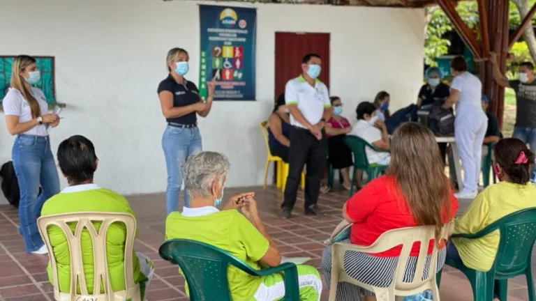 Neiva: Así entregan ayudas alimentarias a adultos mayores