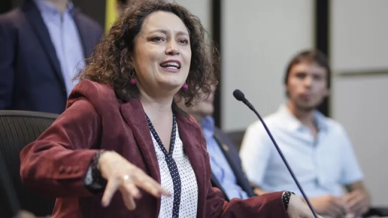 Senadora Angélica Lozano anunció que votará por Gustavo Petro