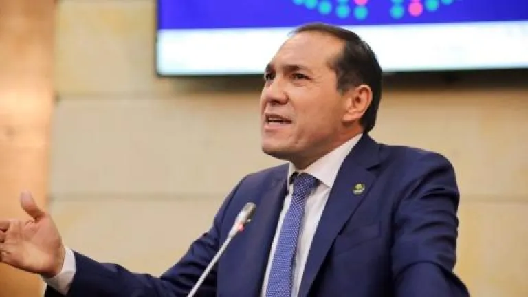 Antonio Sanguino denuncia penal senador Jhonatan Ferney Pulido Hernández y representante Lina María Garrido