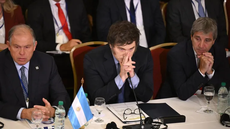 Argentina pide a Maduro salvoconductos para asilados