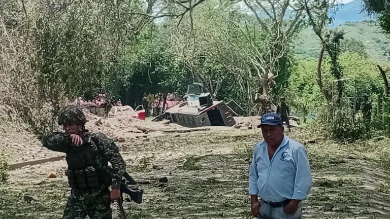 Atentado vía Panamericana Cauca contra el Ejército 