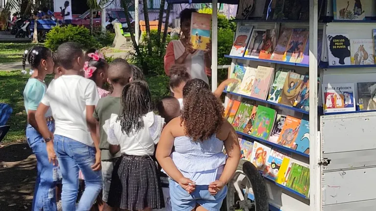 Tours Bibliotecarios: niños y niñas de Tumaco se acercan a la lectura