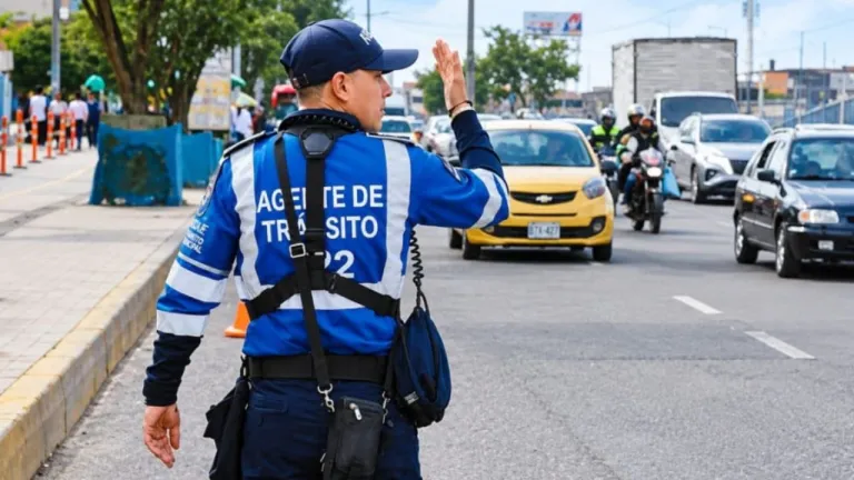 Conoce los horarios del pico y placa regional en Bogotá este lunes festivo 12 de octubre de 2026 y las vías donde aplica la medida.