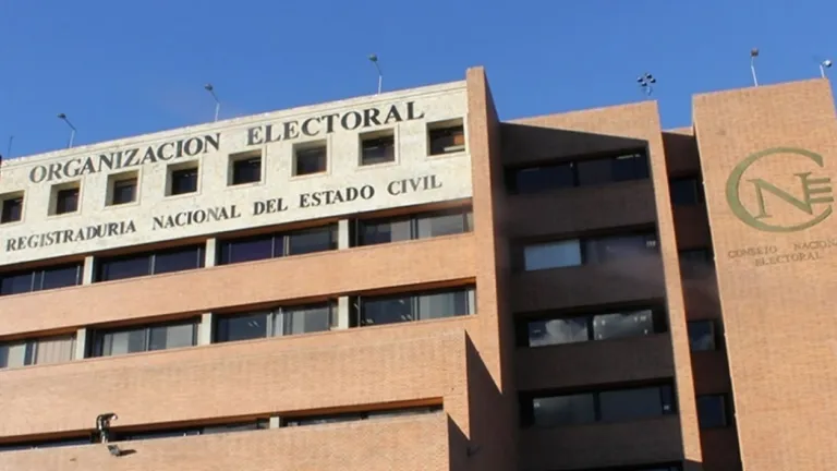 CNE formula cargos contra encuestadora Atlas Intel por presuntas irregularidades en requisitos legales