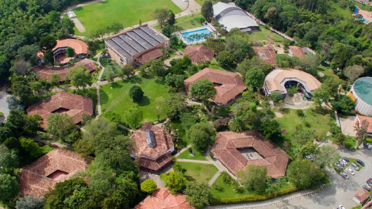 Colegio defendió admisión de las hijas de Daniel Quintero