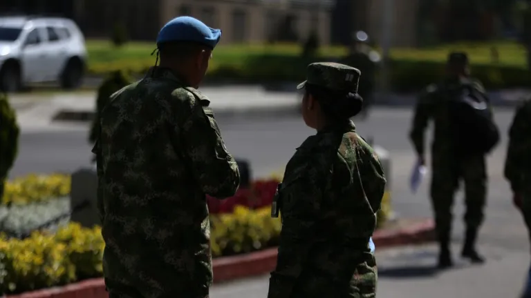 Investigan a comandante del Ejército por ordenar seguir a profesor de inglés