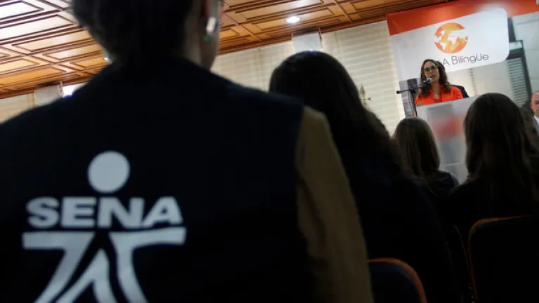Destituyen e inhabilitan por 10 años a exdirector del Sena