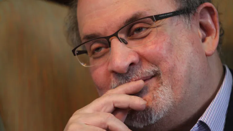 Salman Rushdie fue atacado antes de dar una conferencia en Nueva York