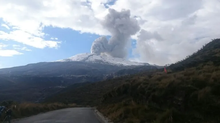 Ceniza del volcán Nevado del Ruíz: ¿cómo cuidar y proteger tu salud? 