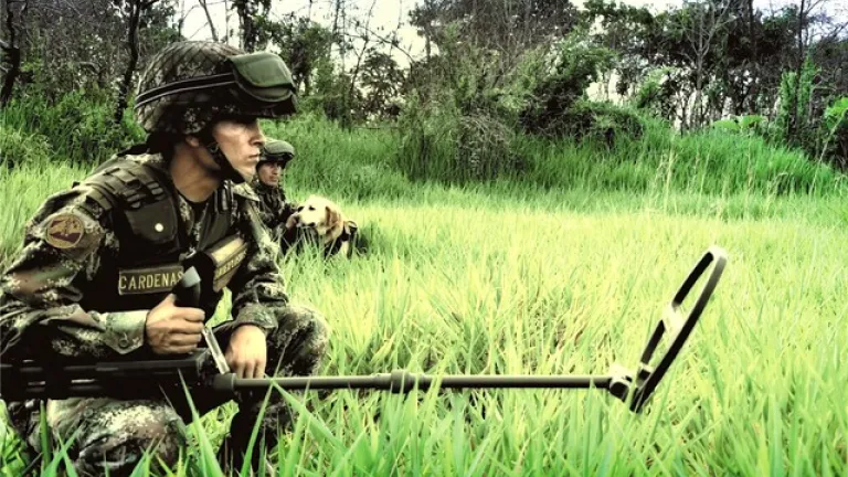 Petro firmó el decretó que aumentará bonificación mensual a miembros de la Fuerza Pública