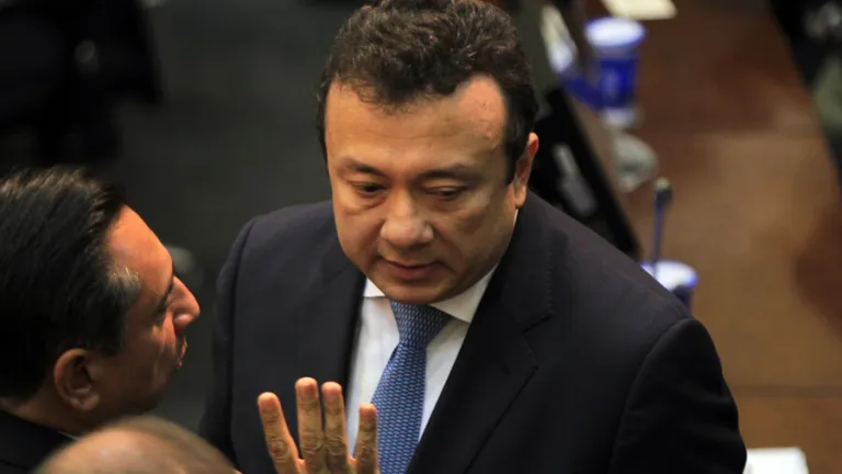 Destituyen e inhabilitan a Eduardo Pulgar por 12 años