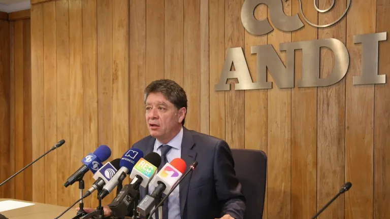 Empresarios responden a propuesta de horas extras de ministra de Trabajo