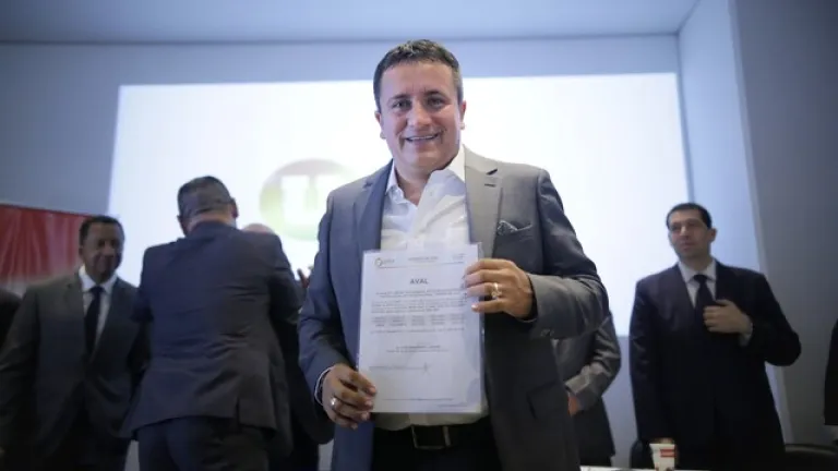 Cámara de Representantes evalúa caso del congresista conservador Alexander Quevedo