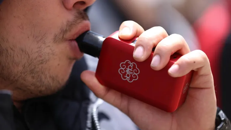Conoce la alerta que emitió la Asociación Colombiana de Neumología Pediátrica acerca de los vapeadores