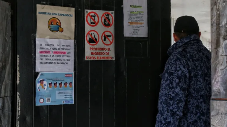 Imputan a guardias del Impec por ingresar licor a La Modelo