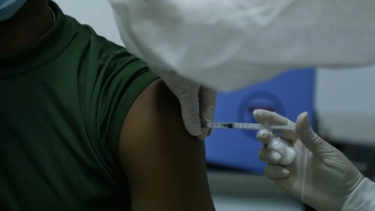 Baja vacunación en Colombia: 107 mil dosis aplicadas en último día