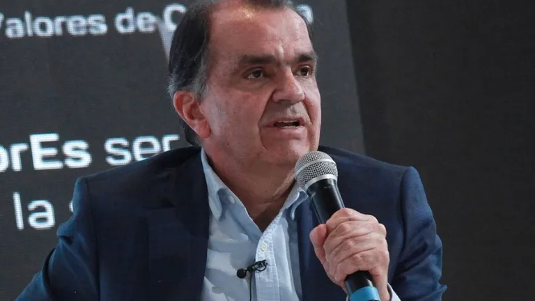 ¿Por qué renunció Óscar Iván Zuluaga al Centro Democrático?