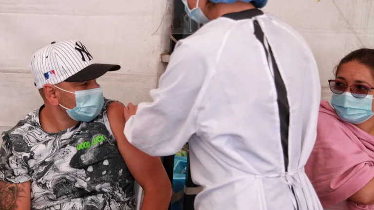 Vacunación Covid Colombia: advierten disminución en últimas semanas