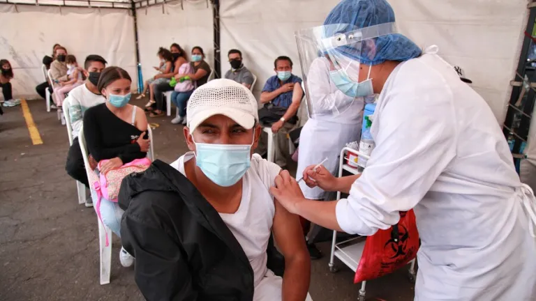 Vacunación Covid en Colombia: 13 millones de terceras dosis aplicadas