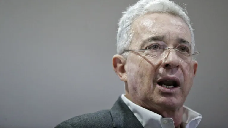 Álvaro Uribe: Corte mantiene su condición de imputado