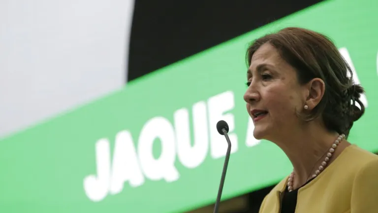 Ingrid Betancourt se reunirá con Álvaro Uribe a pesar de críticas de su partido
