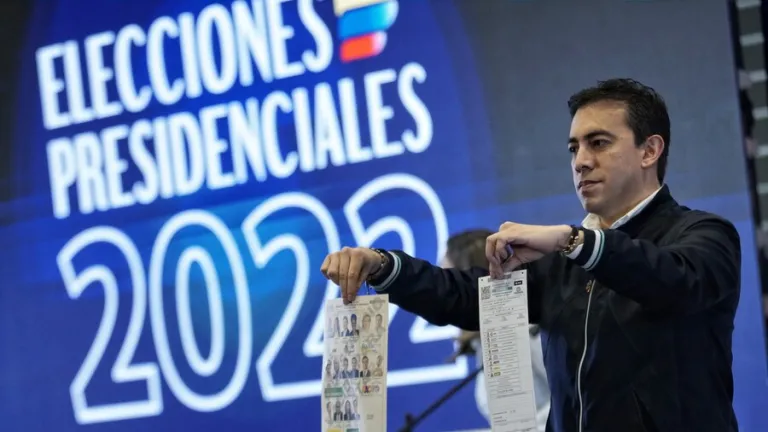 Registrador Nacional Alexander Vega 