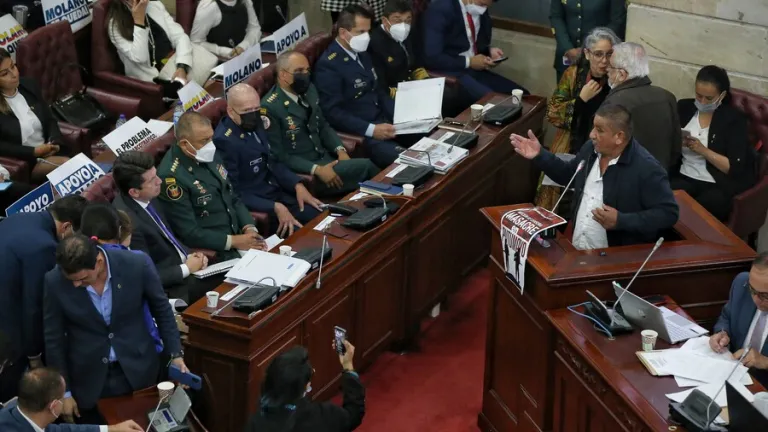 Moción de censura contra Mindefensa