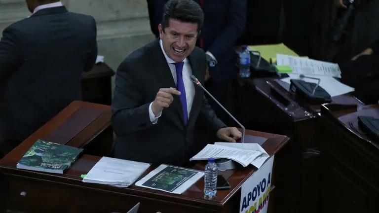 Moción de censura contra Mindefensa