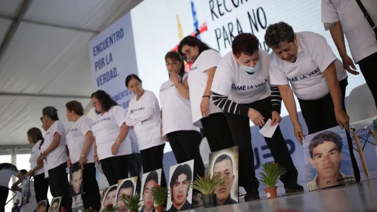 Acto de excusas públicas: reacciones madre falso positivo 