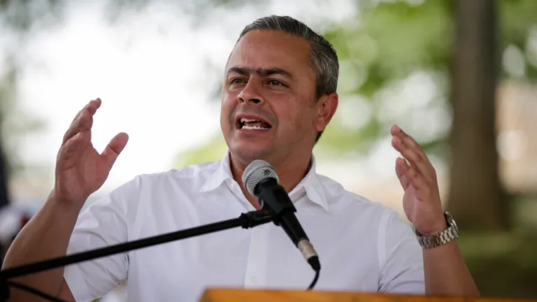 Diálogos Petro con Eln: “Una negociación es un error jurídico", Restrepo