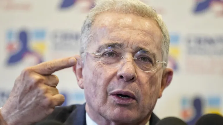 Álvaro Uribe expuso sus reparos a la reforma pensional de Petro
