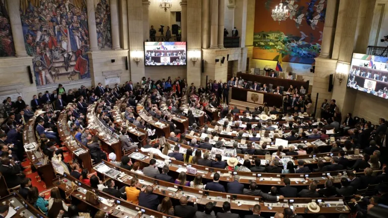 Representantes de la Cámara tendrán que entregar sus camionetas