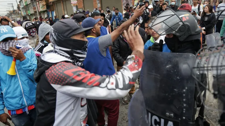 Petro anuncia liberación de jóvenes detenidos en protestas antes de Navidad