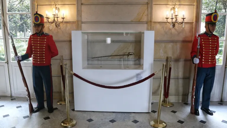 Espada de Bolívar se ubica en la entrada del Palacio de Nariño