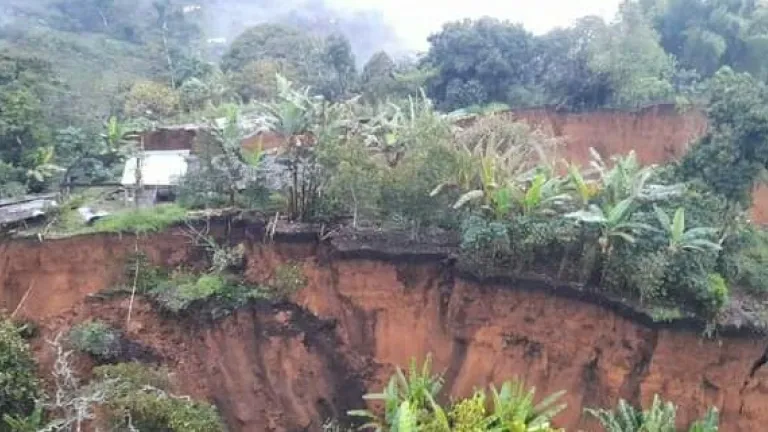 Vía Panamaericana: deslizamiento de tierra taponó la carretera