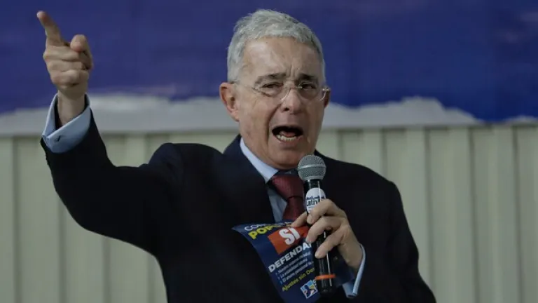 "Mancuso tendrá que podrár que le quite los escoltas al alcalde del Roble": Uribe