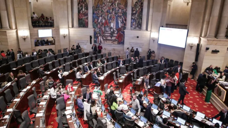 Gobierno y oposición enfrentan debate por viabilidad del plan fiscal y presupuesto 2026
