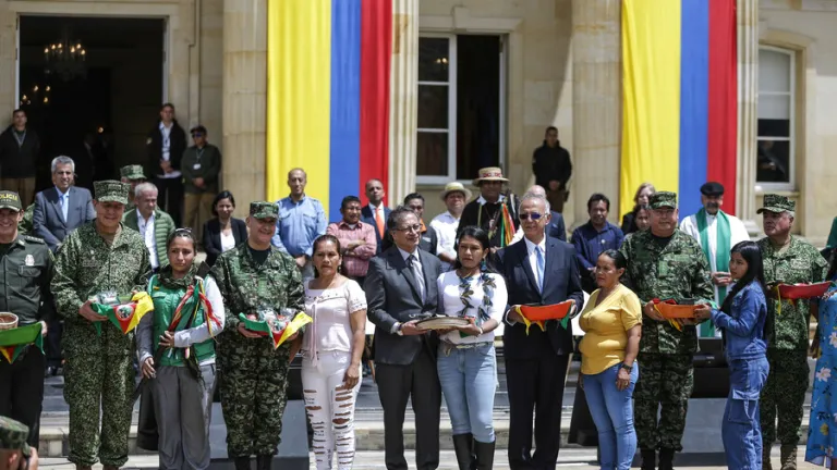 Condecoraron a Drugia, madre de Wilson, el perro rescatista | Gobierno Nacional 
