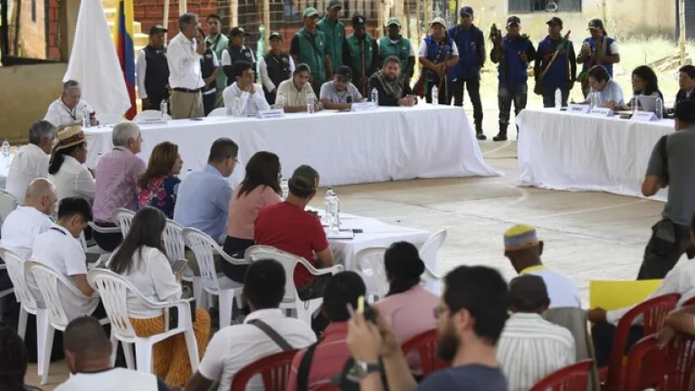 Con decreto de cese al fuego, Gobierno y Estado Mayor Central instalan mesa de diálogos