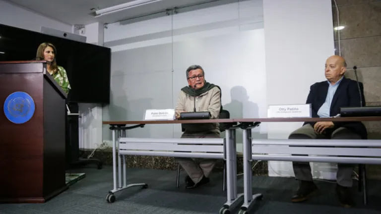 Delegaciones del gobierno y Eln instalan mesa de diálogos interciclo en Bogotá