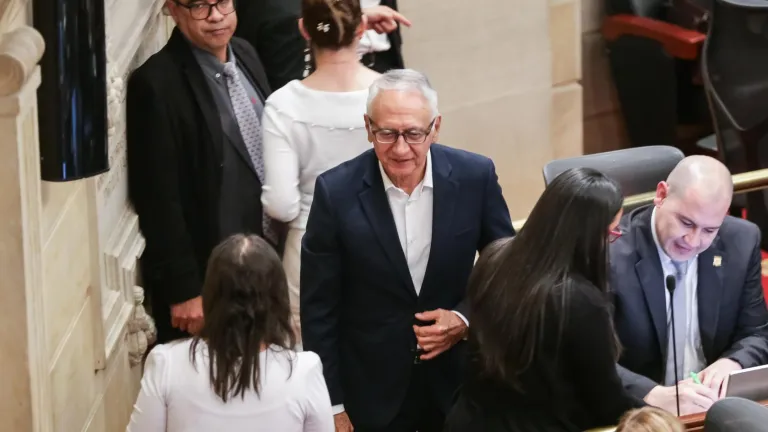 on la presencia del ministro de Salud y Protección Social, Guillermo Alfonso Jaramillo, fue aplazado nuevamente el segundo debate a la reforma a la salud en la cámara de representantes, en el congreso de la república.