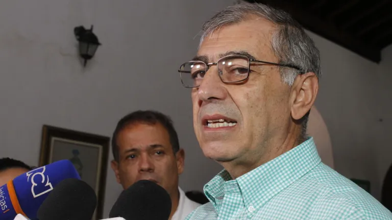 Corte revocó orden de arresto contra William Dau