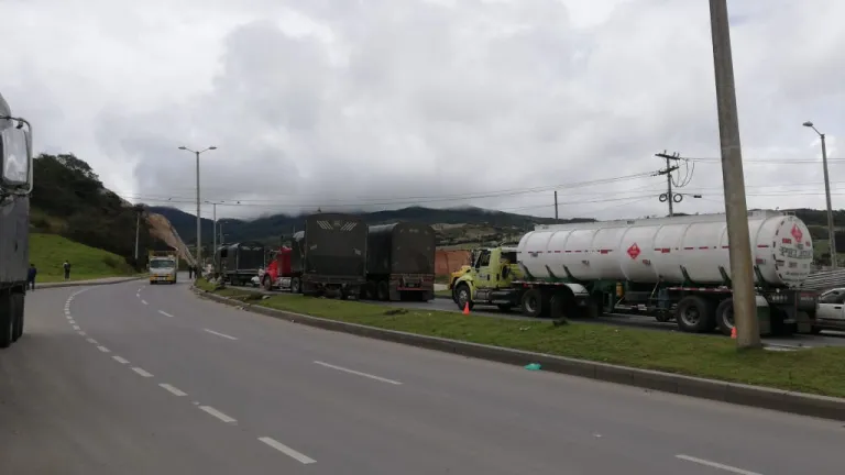 Vía al Llano: autoridades suspenden reversible