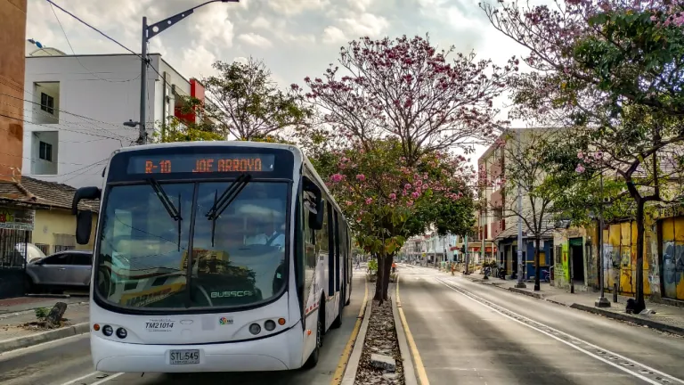 Transmetro por las calles de Barranquilla