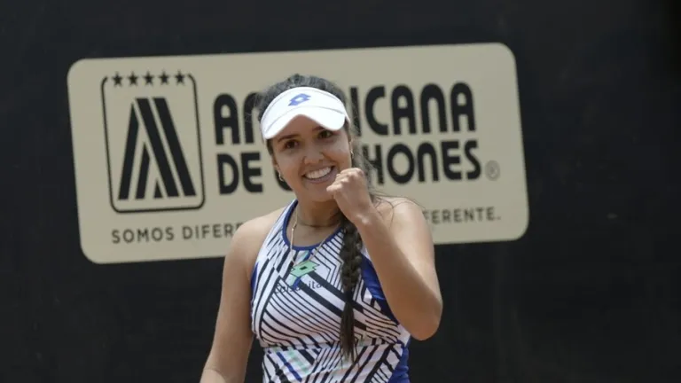 Tenista Camila Osorio en el WTA de Guadalajara