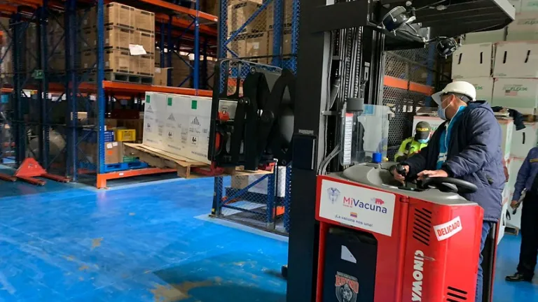 Cierres en la Vía al Llano retrasan llegada de 20 mil vacunas al Meta