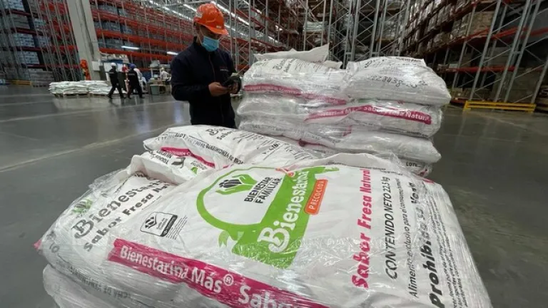 Bienestarina se produciría en Colombia: presidente Petro