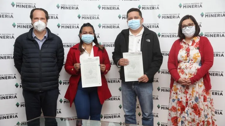 Pequeños mineros: Gobierno firmó contratos de formalización