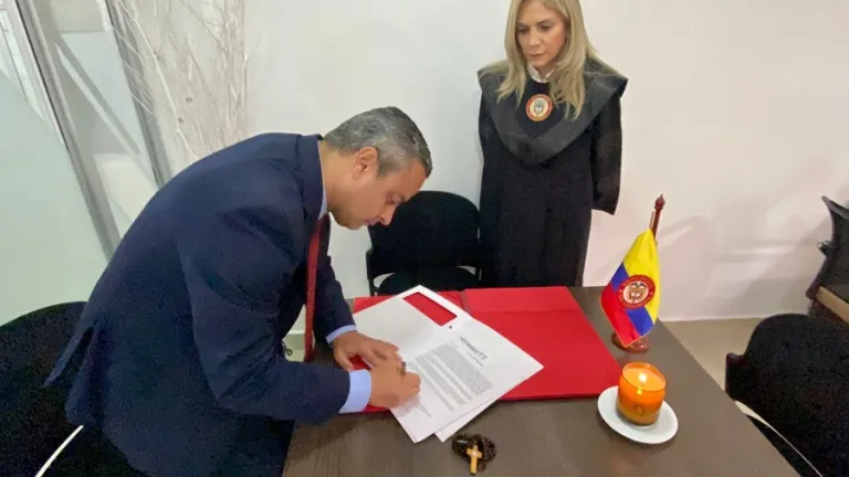 Suspensión de Daniel Quintero: Juan Camilo Restrepo se posesionó como alcalde encargado de Medellín
