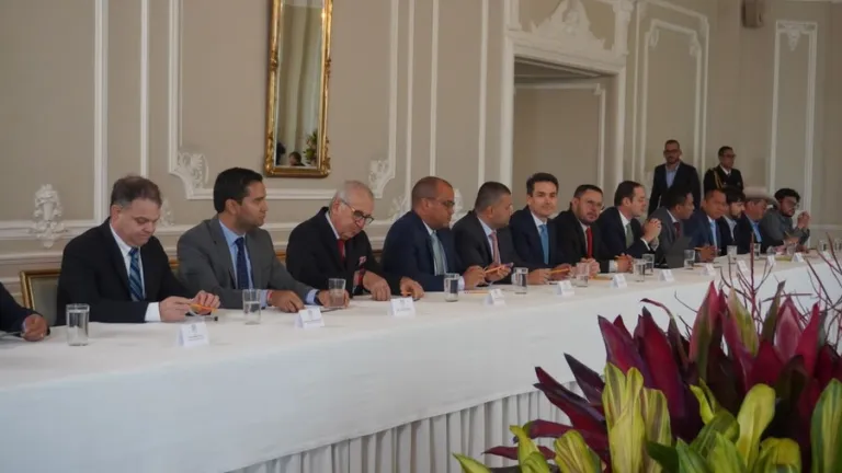Alcaldes apoyan reforma tributaria del Gobierno Petro